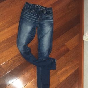 AMERICAN EAGLE JEANS